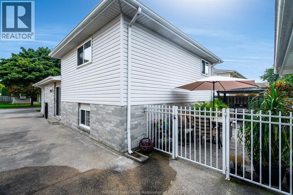 2677 Robert Road, Windsor, ON - Outdoor With Exterior