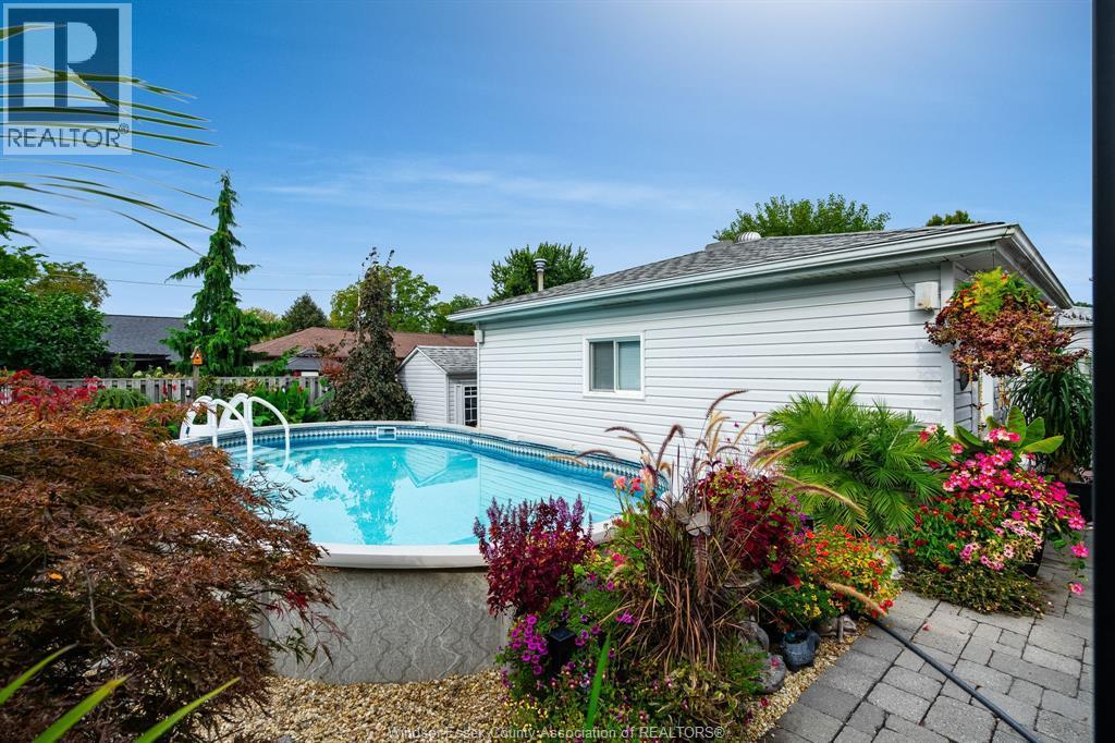 2677 Robert Road, Windsor, ON - Outdoor