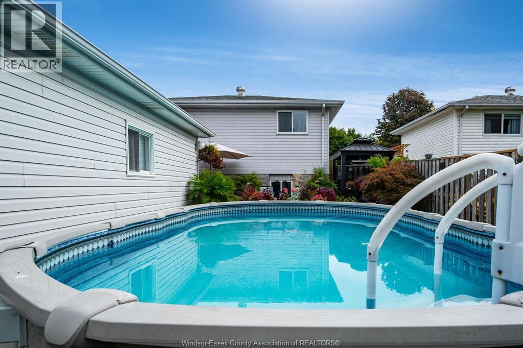 2677 Robert Road, Windsor, ON - Outdoor With Exterior