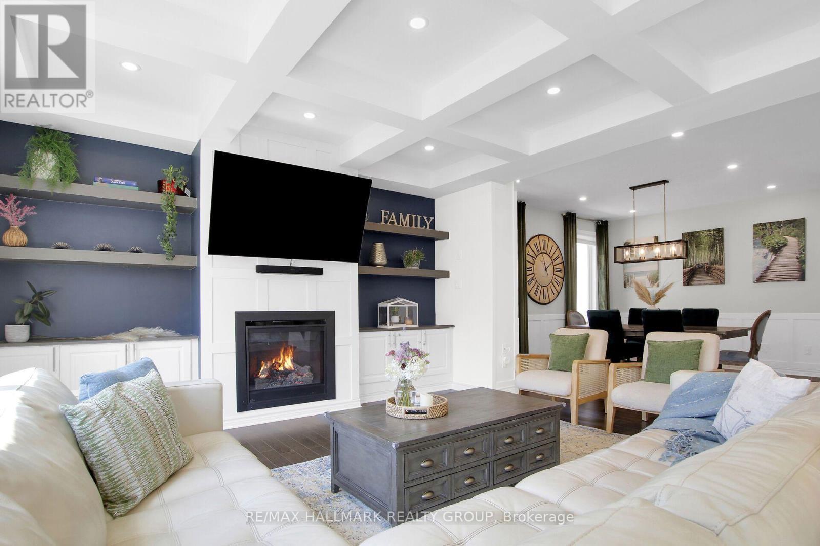 636 Eagle Crest Heights, Ottawa, ON - Indoor Photo Showing Living Room With Fireplace