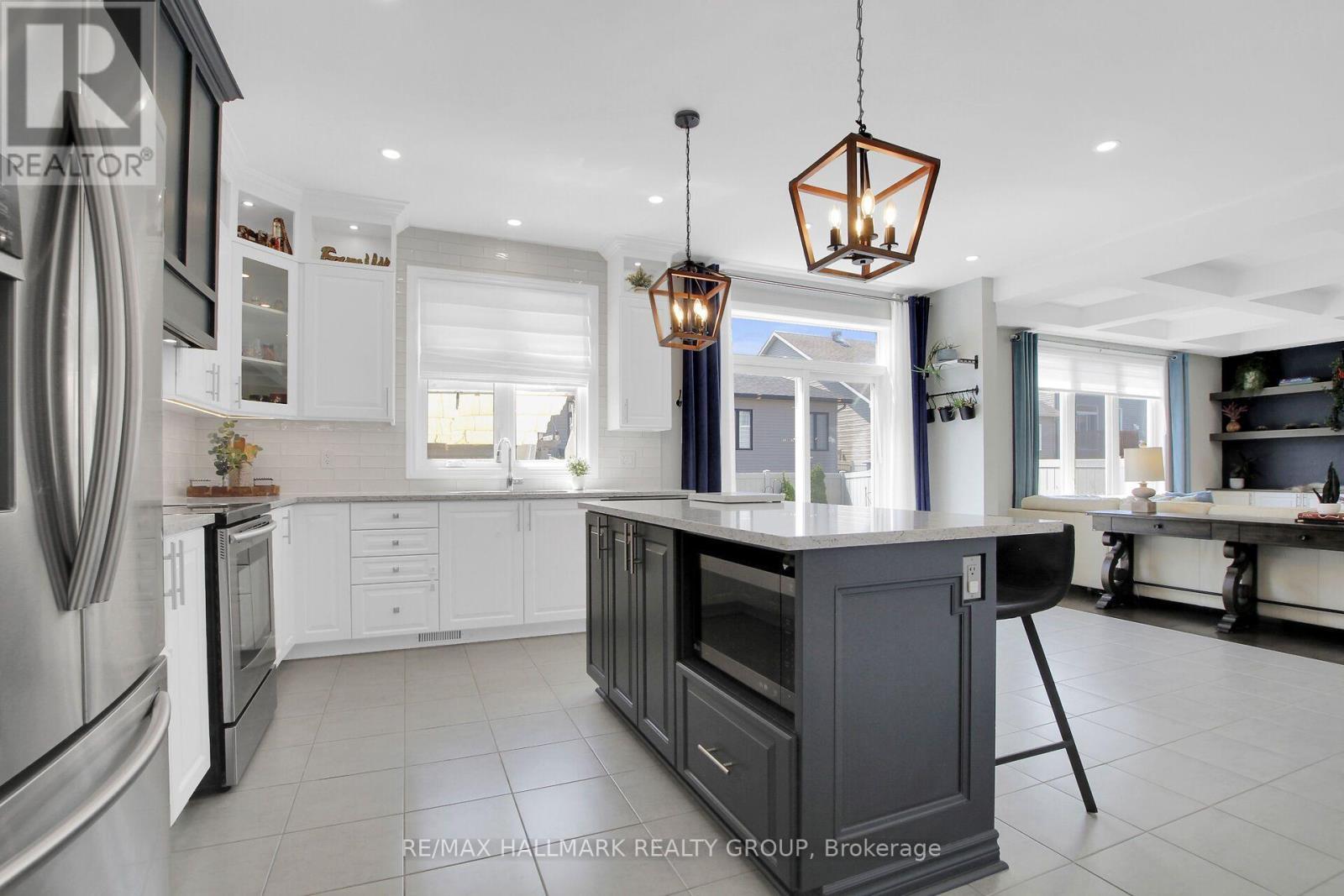 636 Eagle Crest Heights, Ottawa, ON - Indoor Photo Showing Kitchen With Upgraded Kitchen
