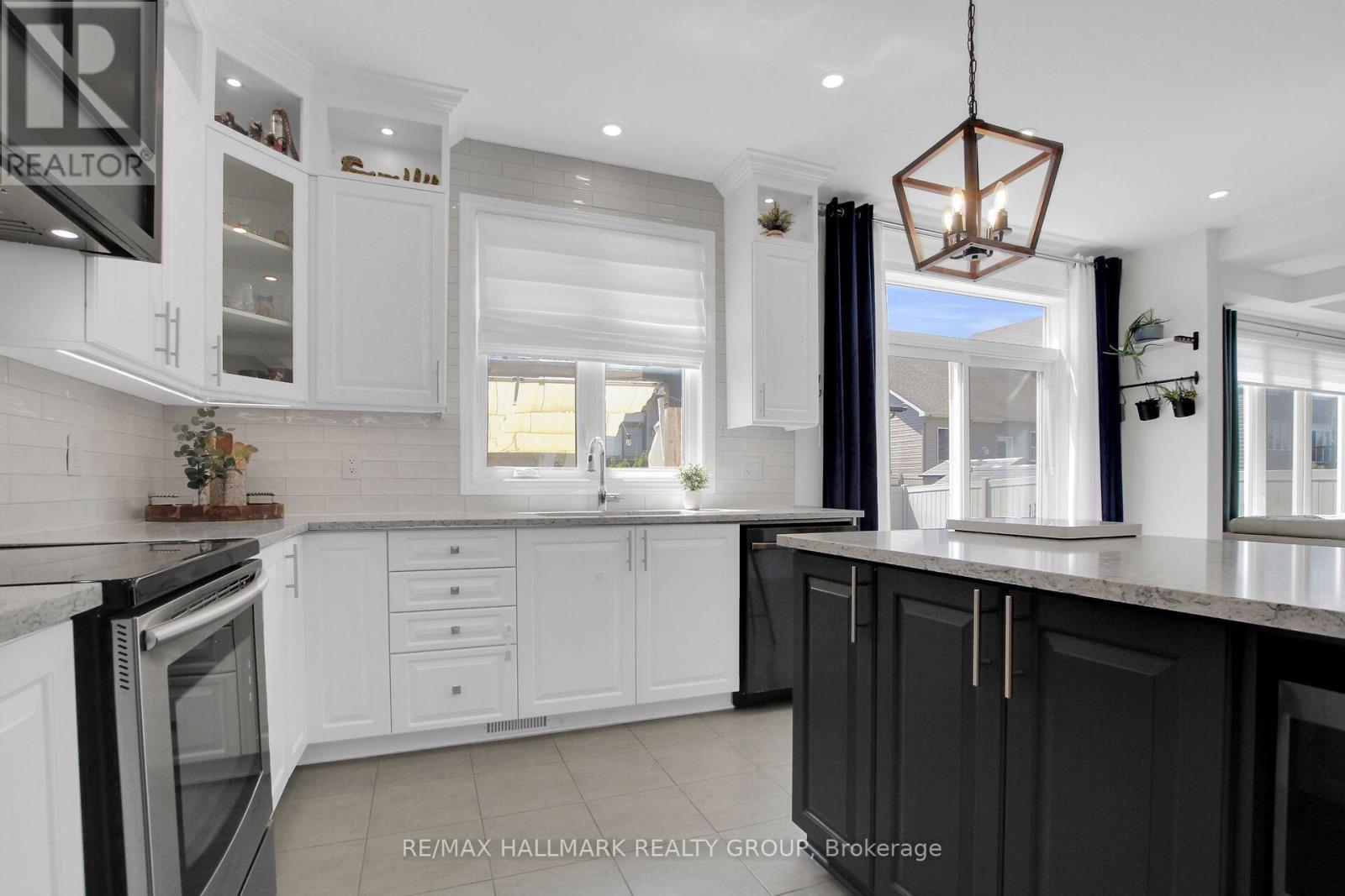 636 Eagle Crest Heights, Ottawa, ON - Indoor Photo Showing Kitchen With Upgraded Kitchen