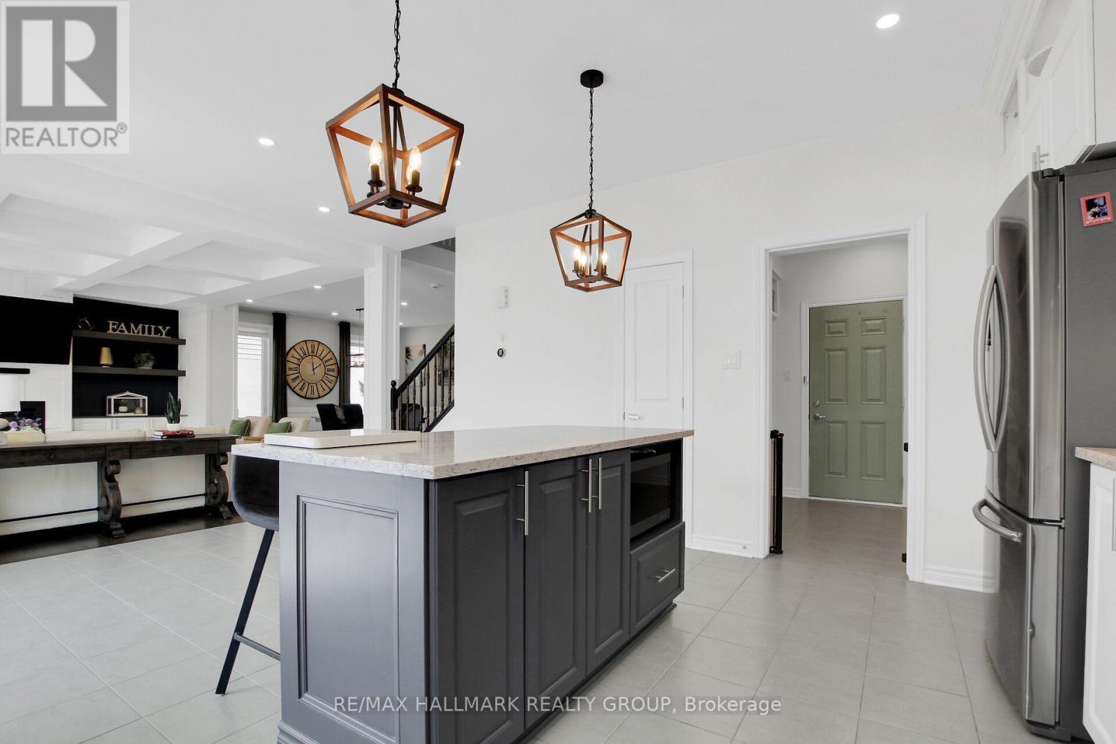 636 Eagle Crest Heights, Ottawa, ON - Indoor Photo Showing Kitchen