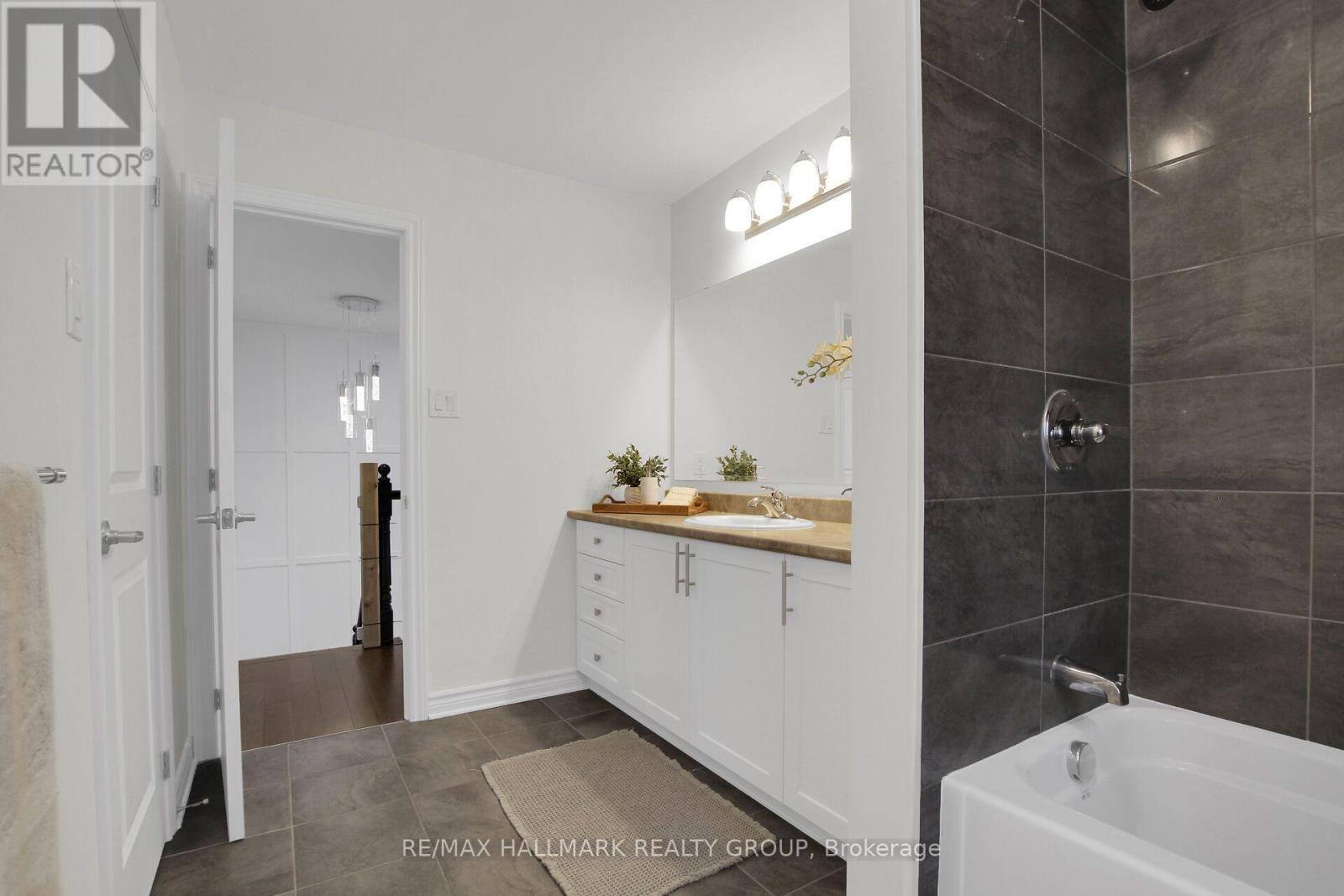 Main bathroom - 636 Eagle Crest Heights, Ottawa, ON - Indoor Photo Showing Bathroom