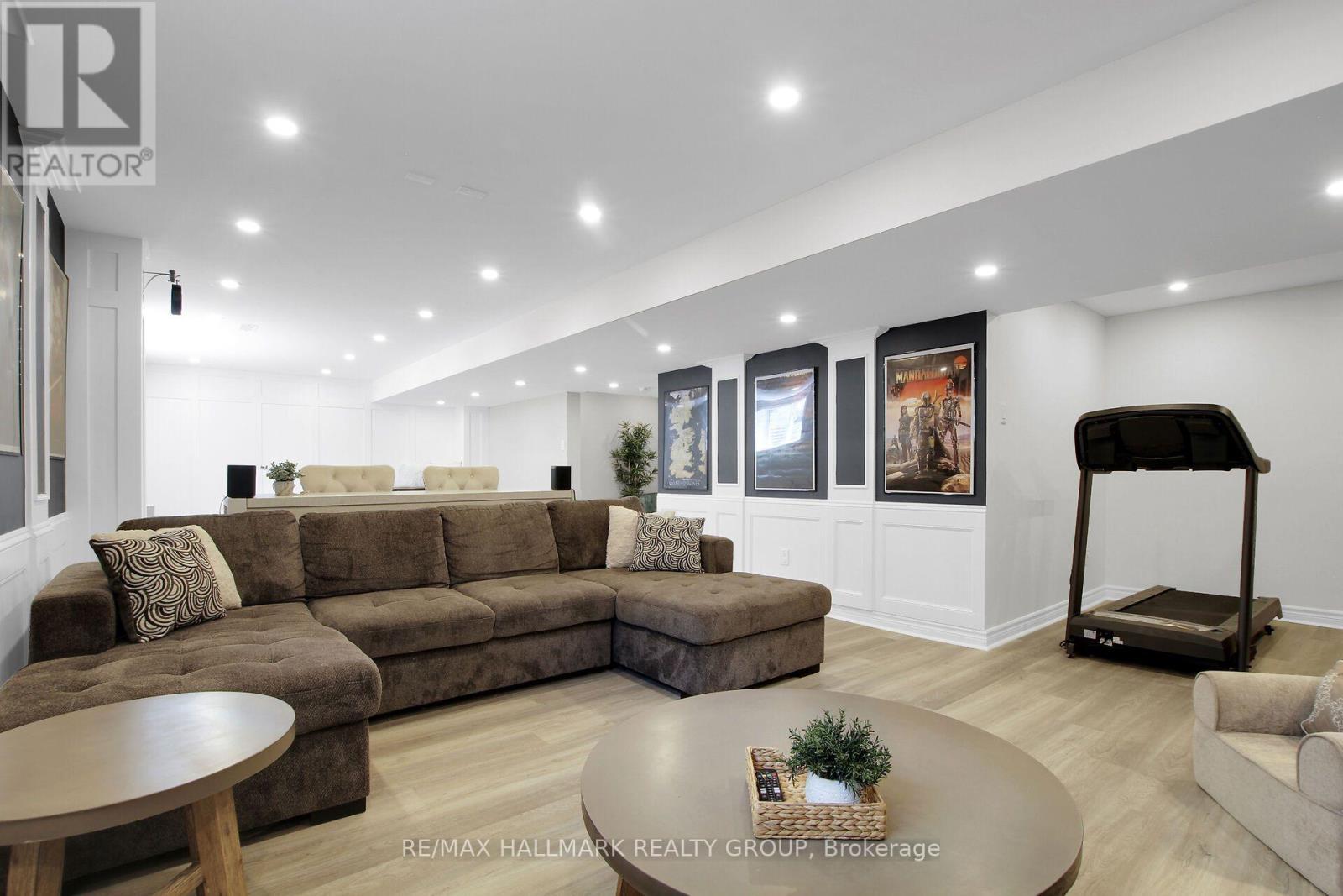 636 Eagle Crest Heights, Ottawa, ON - Indoor Photo Showing Living Room