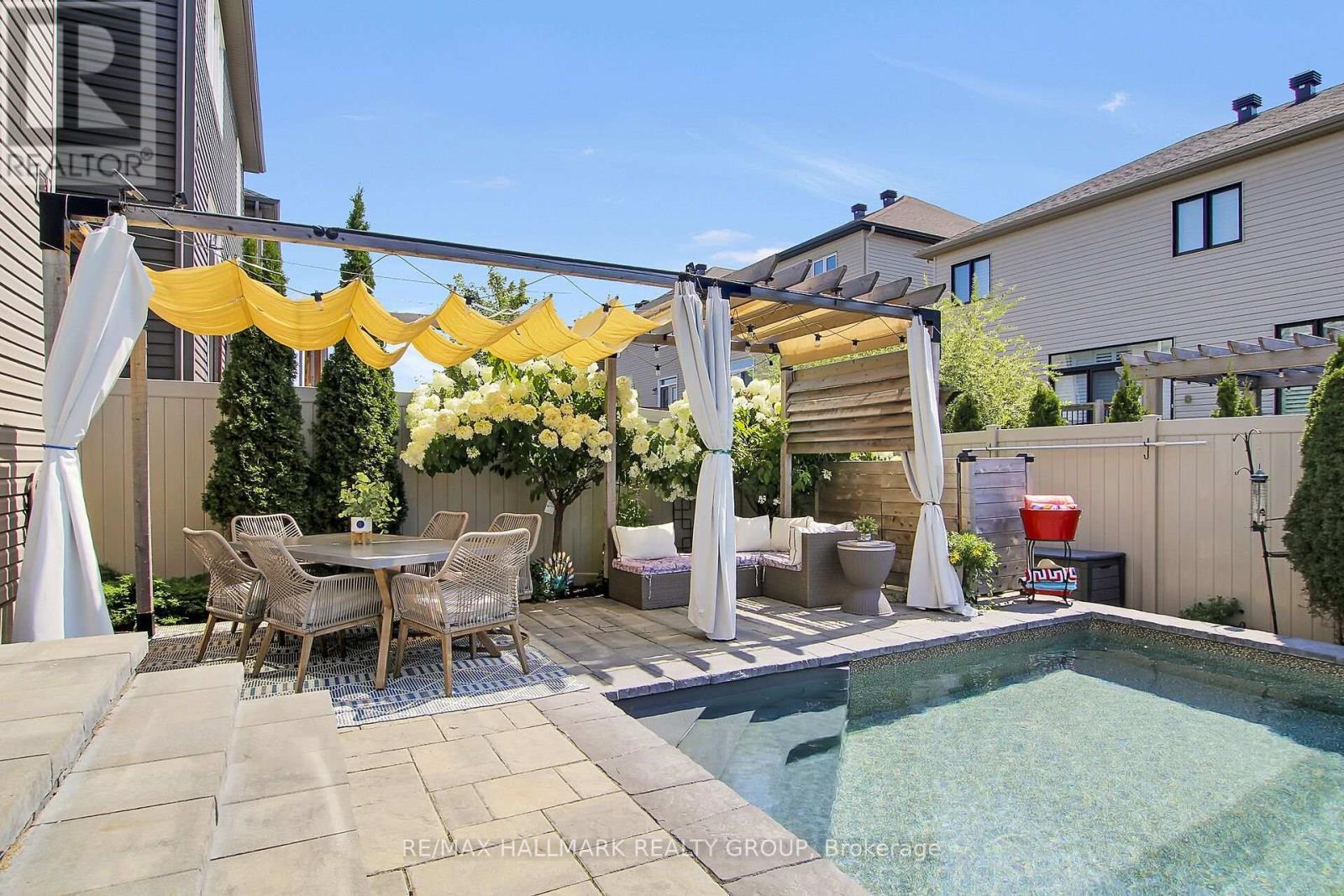 636 Eagle Crest Heights, Ottawa, ON - Outdoor