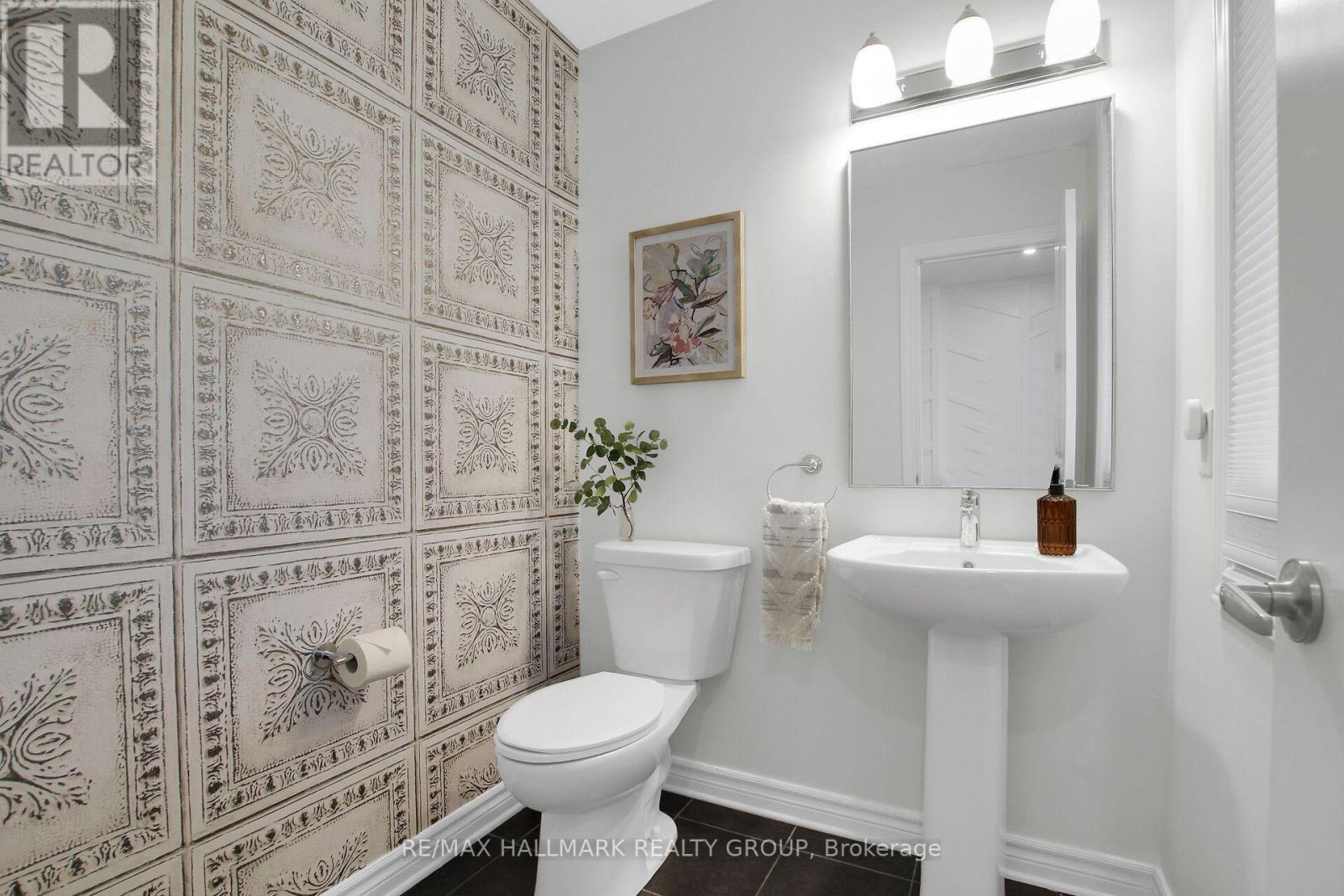 Powder room - 636 Eagle Crest Heights, Ottawa, ON - Indoor Photo Showing Bathroom