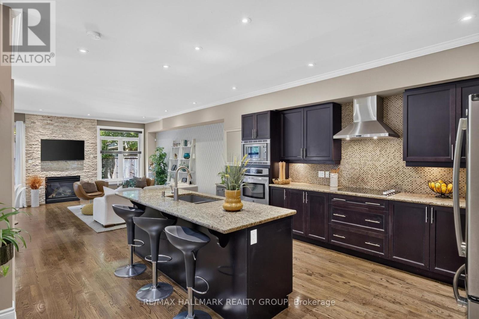 856 Norton Avenue, Ottawa, ON - Indoor Photo Showing Kitchen With Upgraded Kitchen