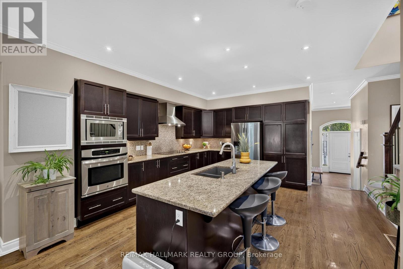 856 Norton Avenue, Ottawa, ON - Indoor Photo Showing Kitchen With Stainless Steel Kitchen With Double Sink With Upgraded Kitchen