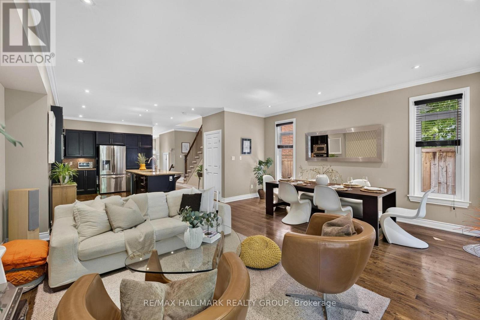 856 Norton Avenue, Ottawa, ON - Indoor Photo Showing Living Room