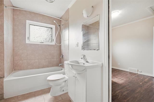 420 Dufferin Ave, Selkirk, MB - Indoor Photo Showing Bathroom