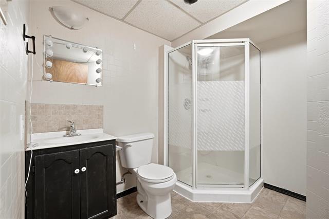 420 Dufferin Ave, Selkirk, MB - Indoor Photo Showing Bathroom