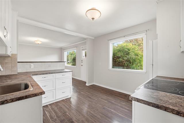 420 Dufferin Ave, Selkirk, MB - Indoor Photo Showing Kitchen