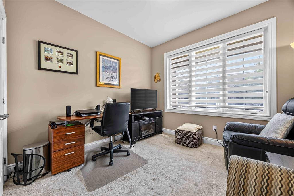 6760 St Andrews Circle, Plympton-Wyoming, ON - Indoor Photo Showing Other Room