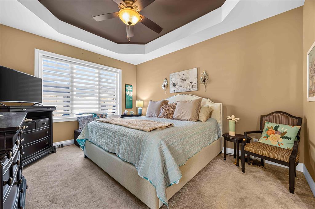 6760 St Andrews Circle, Plympton-Wyoming, ON - Indoor Photo Showing Bedroom