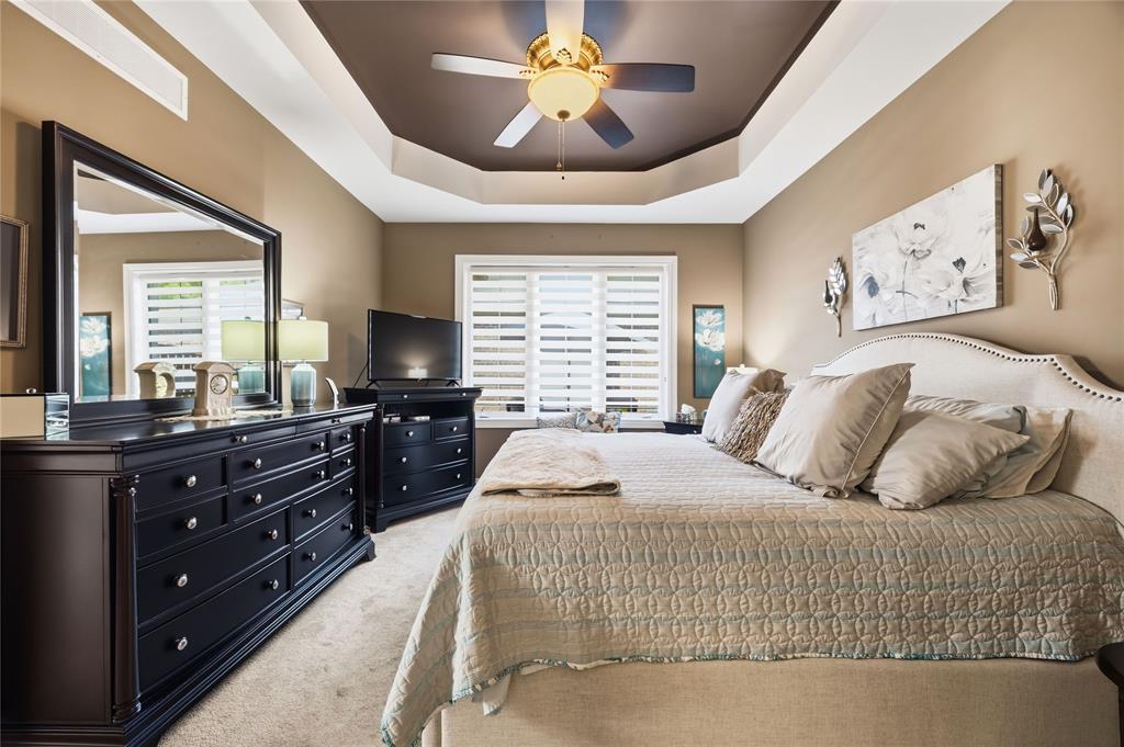 6760 St Andrews Circle, Plympton-Wyoming, ON - Indoor Photo Showing Bedroom