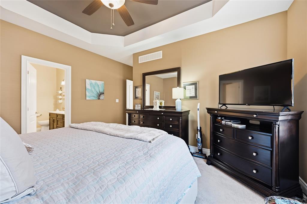 6760 St Andrews Circle, Plympton-Wyoming, ON - Indoor Photo Showing Bedroom