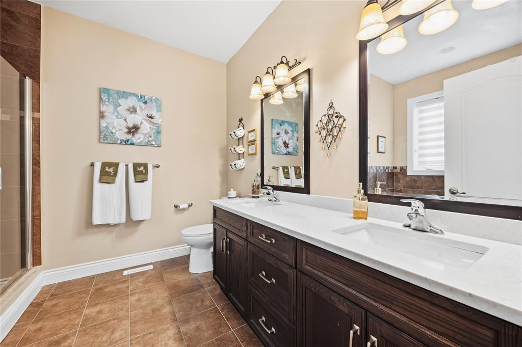 6760 St Andrews Circle, Plympton-Wyoming, ON - Indoor Photo Showing Bathroom