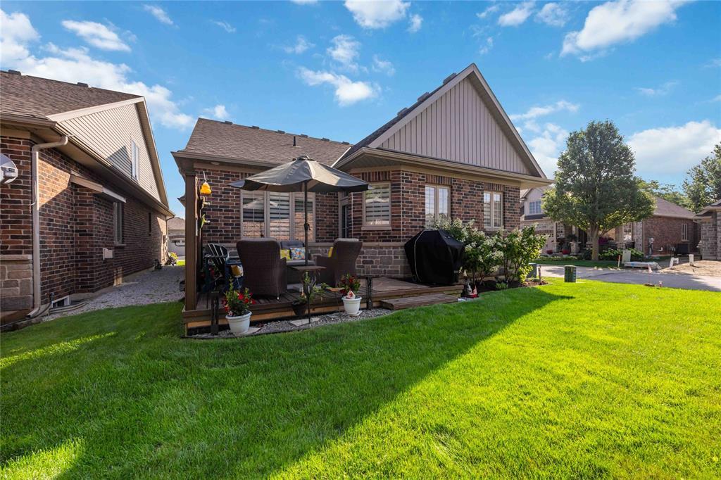 6760 St Andrews Circle, Plympton-Wyoming, ON - Outdoor With Deck Patio Veranda