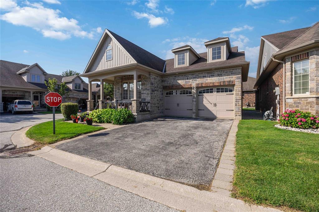 6760 St Andrews Circle, Plympton-Wyoming, ON - Outdoor With Facade