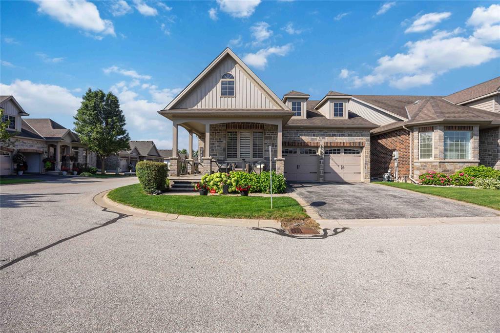 6760 St Andrews Circle, Plympton-Wyoming, ON - Outdoor With Facade