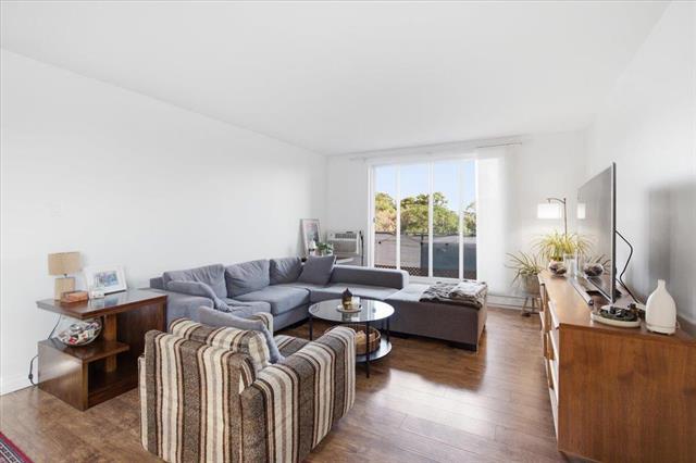 509-500 Stradbrook Ave, Winnipeg, MB - Indoor Photo Showing Living Room