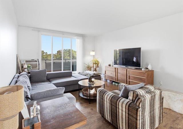 509-500 Stradbrook Ave, Winnipeg, MB - Indoor Photo Showing Living Room