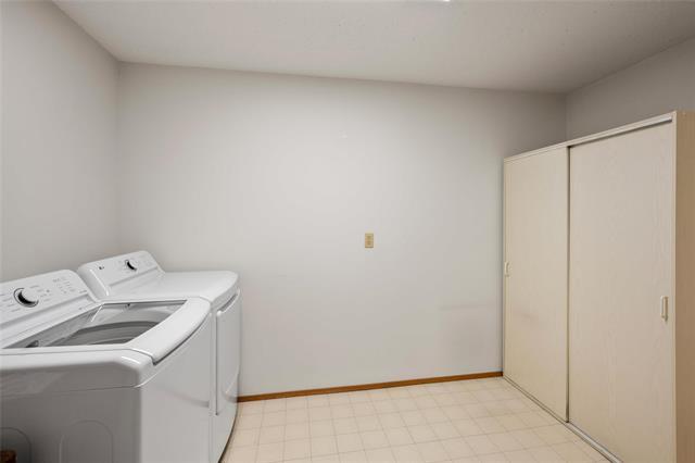 108-687 St Anne'S Rd, Winnipeg, MB - Indoor Photo Showing Laundry Room