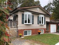 8 GOULDIE STREET Huntsville (Chaffey), ON P1H 1M5