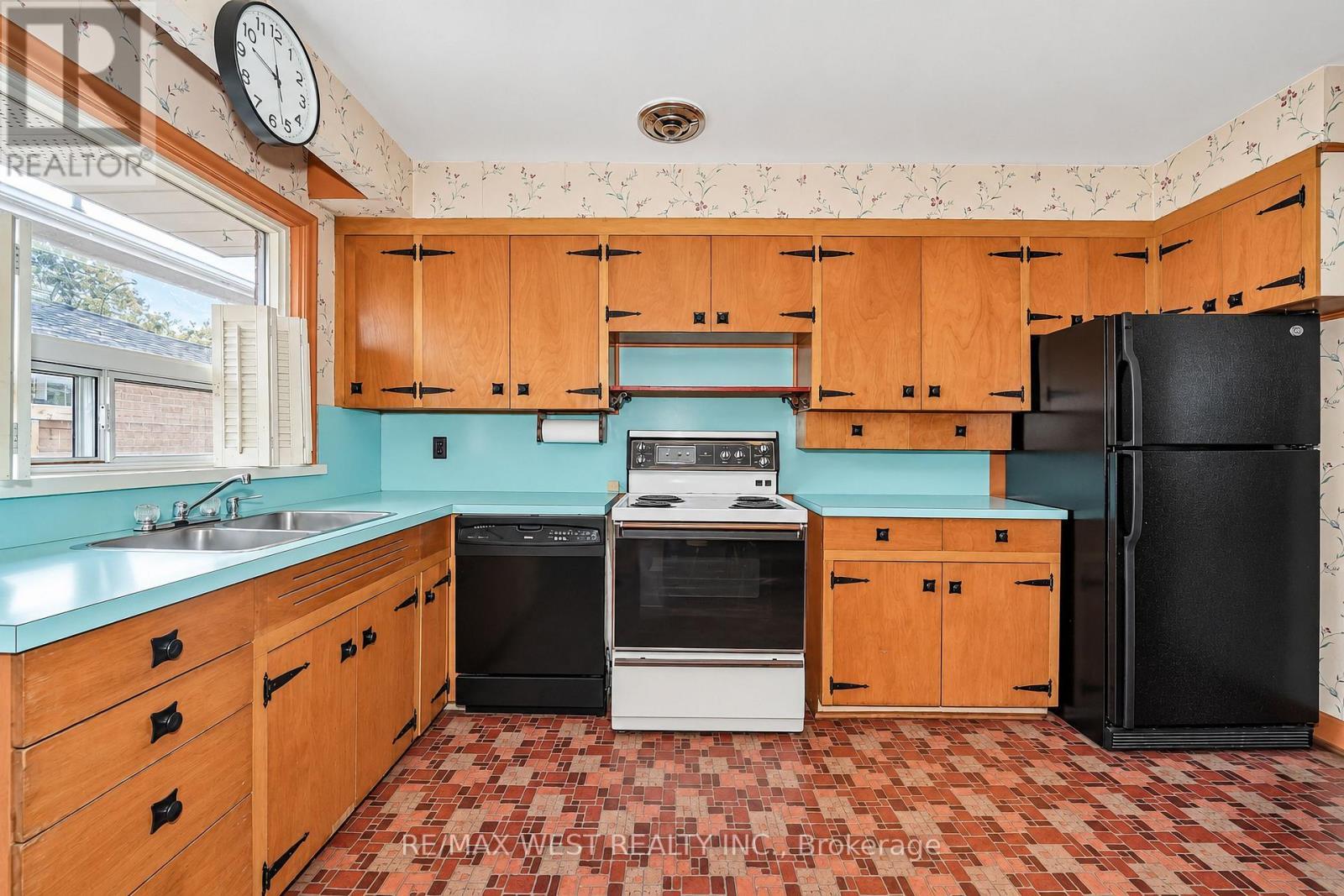 215 Acton Avenue, Toronto, ON