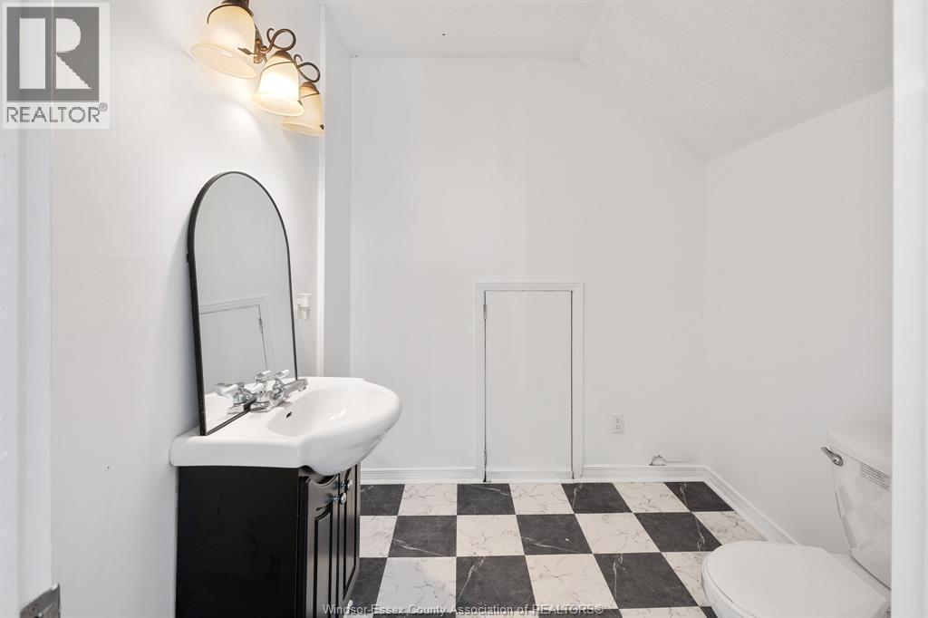 58 Mcdonald Street, Kingsville, ON