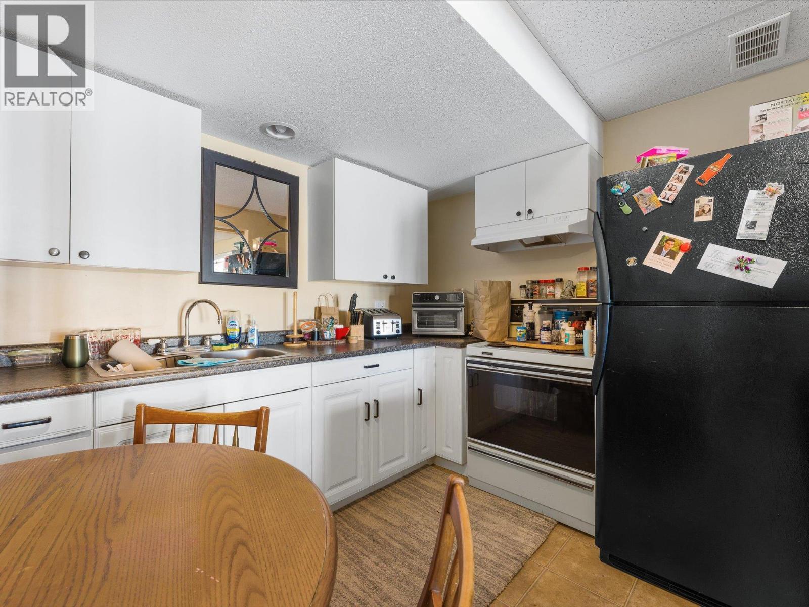 Suite Kitchen - 3368 Mciver Road, West Kelowna, BC