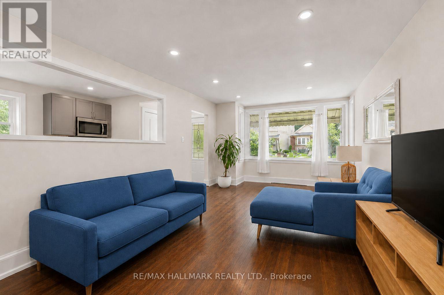 8 Davies Crescent, Toronto, ON