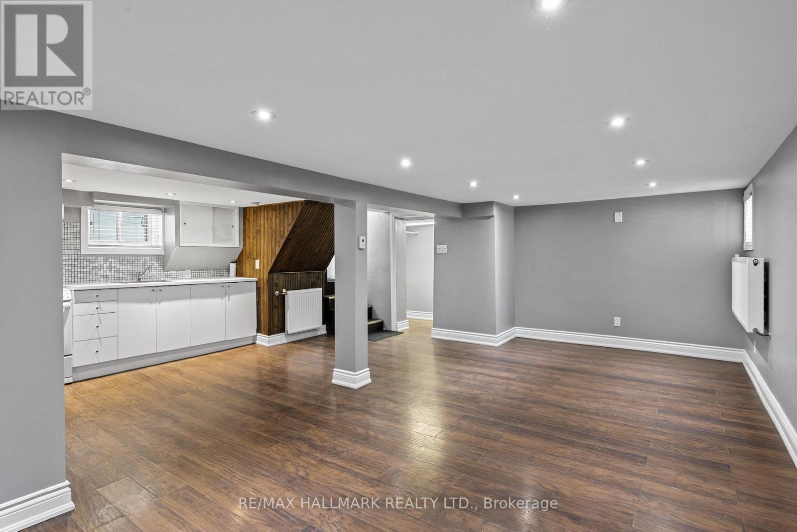 8 Davies Crescent, Toronto, ON