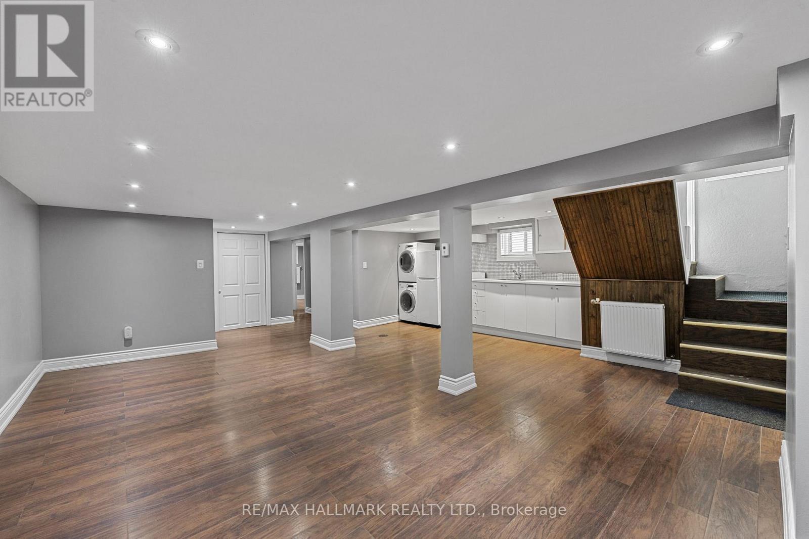 8 Davies Crescent, Toronto, ON