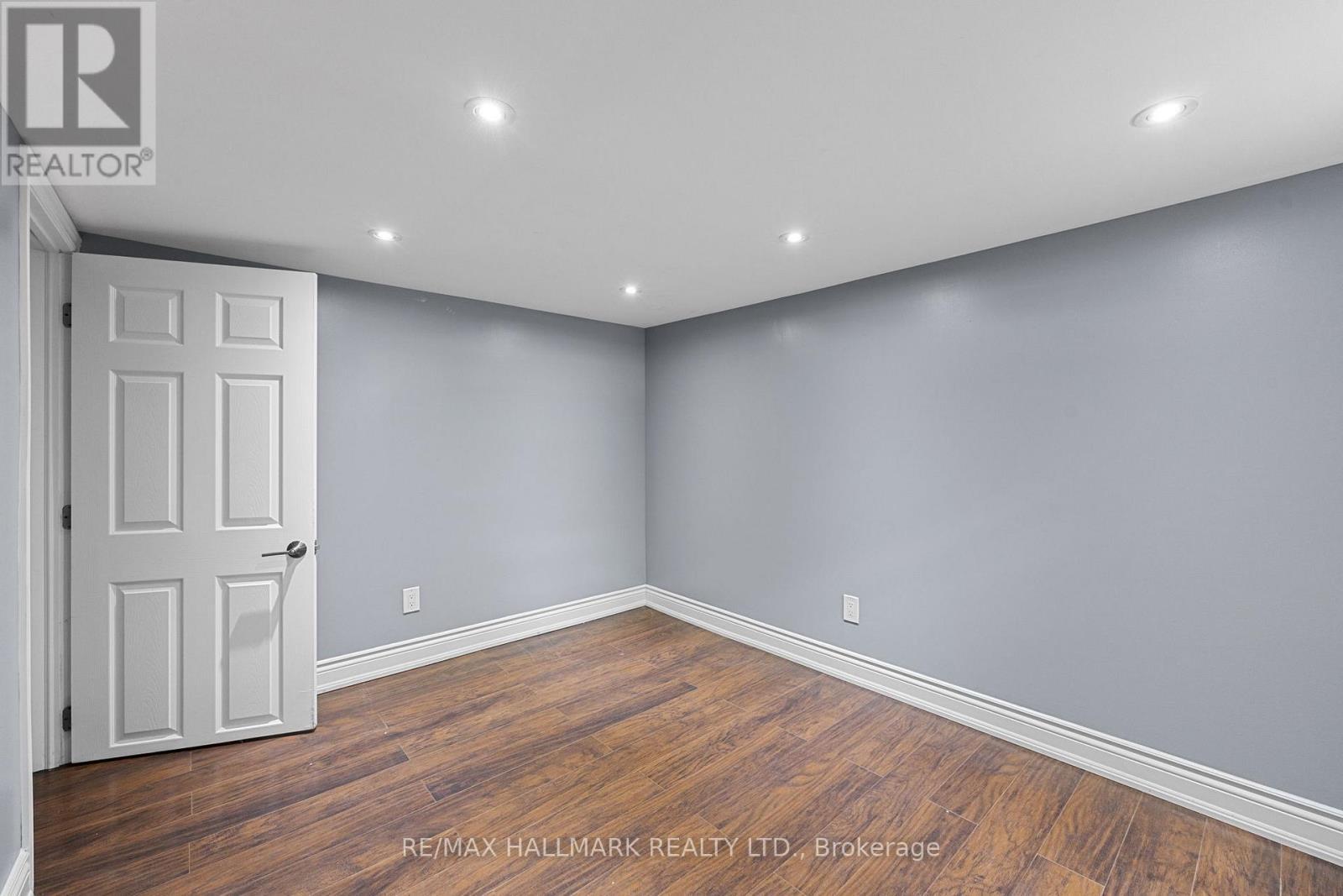 8 Davies Crescent, Toronto, ON
