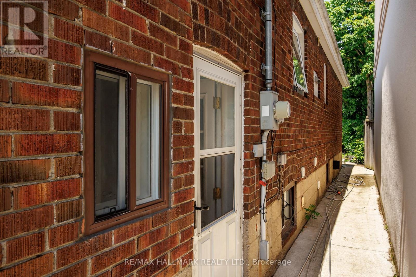 8 Davies Crescent, Toronto, ON