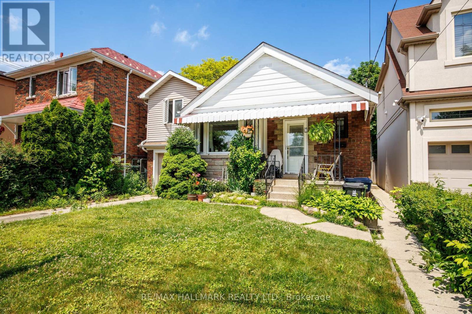 8 Davies Crescent, Toronto, ON