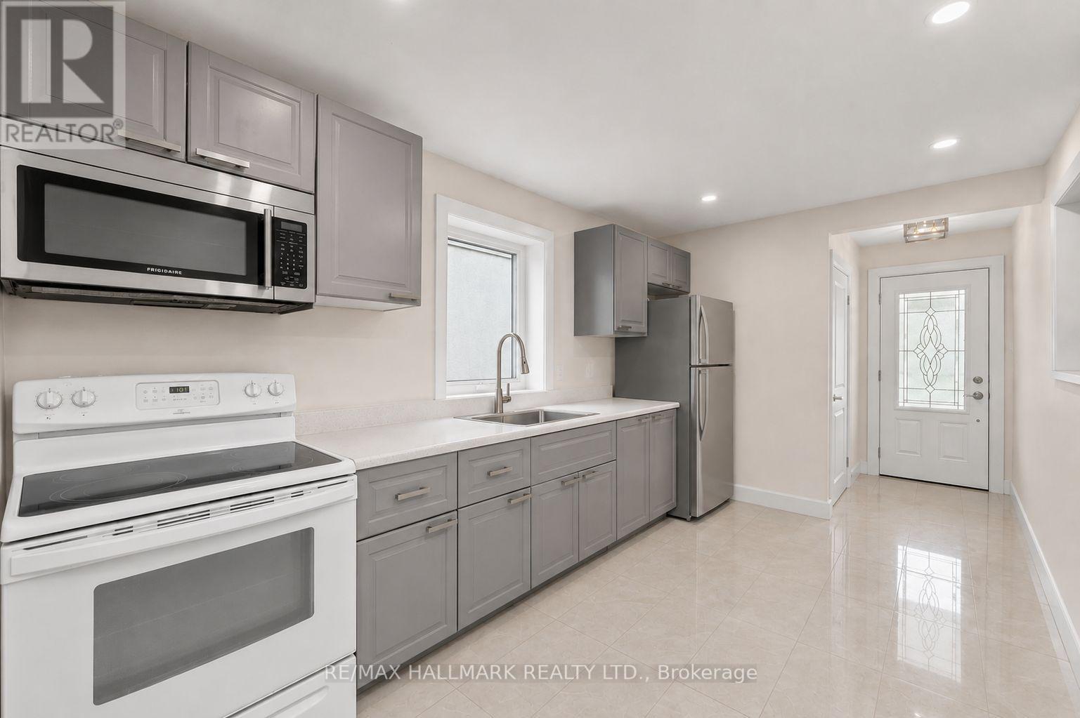 8 Davies Crescent, Toronto, ON