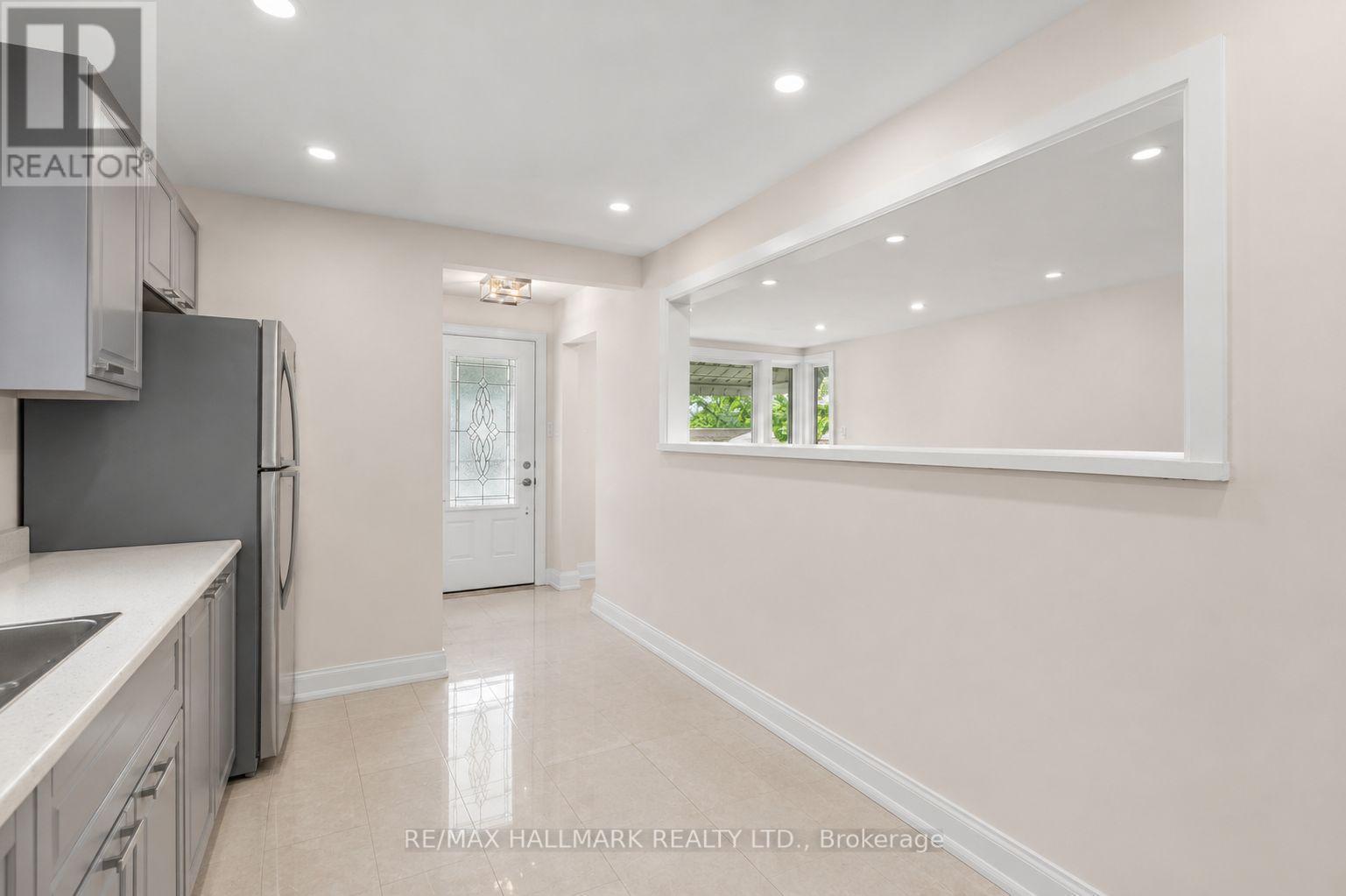 8 Davies Crescent, Toronto, ON
