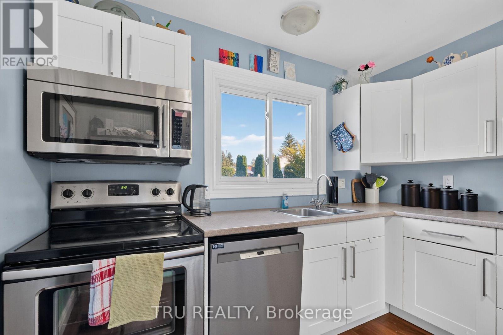 369 Mockingbird Drive, Ottawa, ON