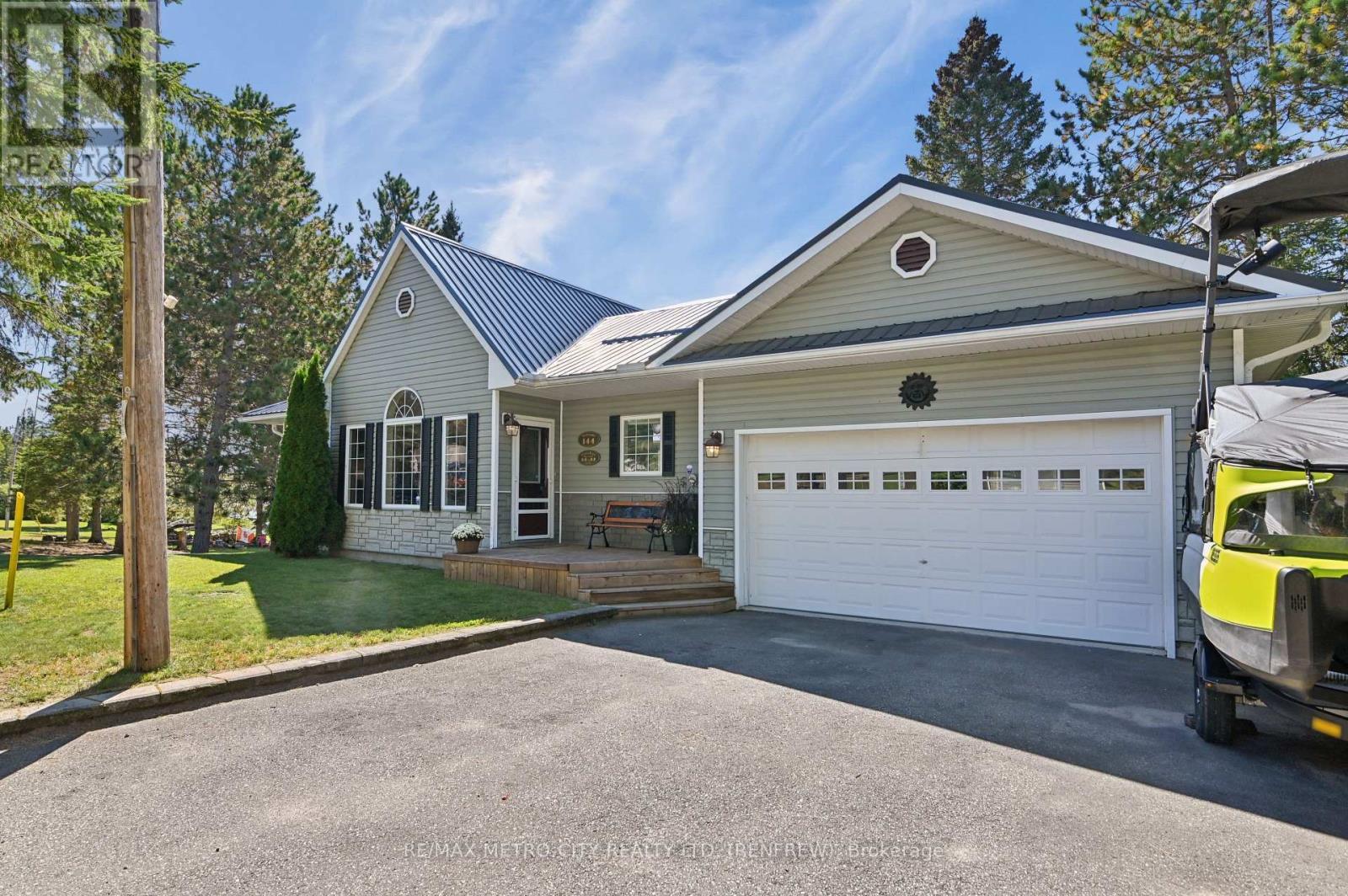 144 Flying Club Road, Greater Madawaska, ON