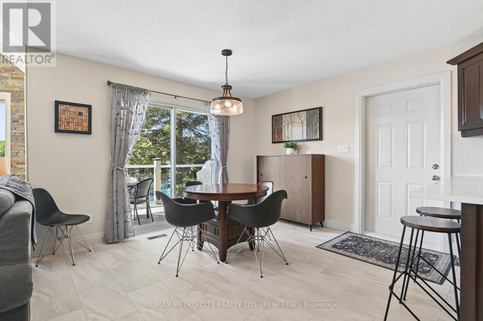 144 Flying Club Road, Greater Madawaska, ON