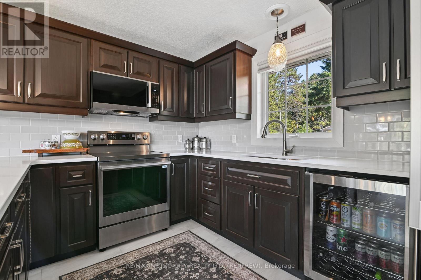144 Flying Club Road, Greater Madawaska, ON