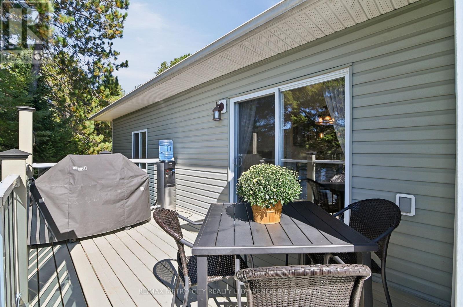 144 Flying Club Road, Greater Madawaska, ON