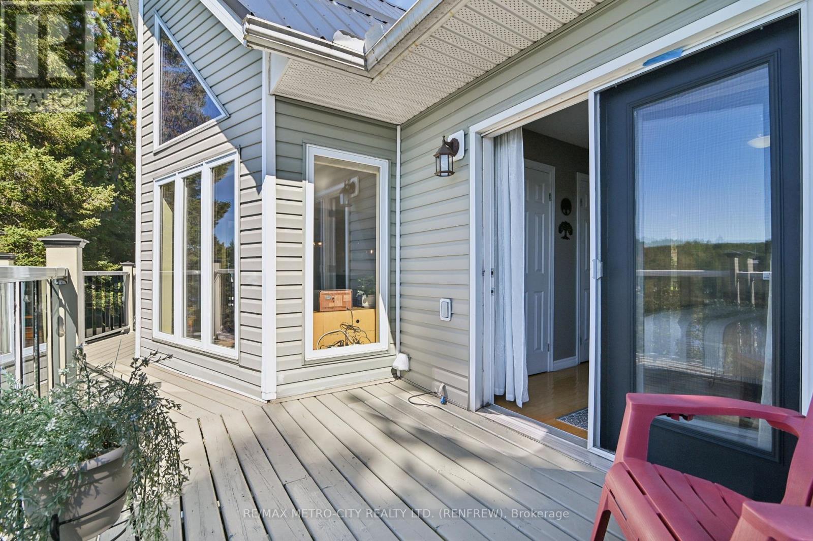144 Flying Club Road, Greater Madawaska, ON