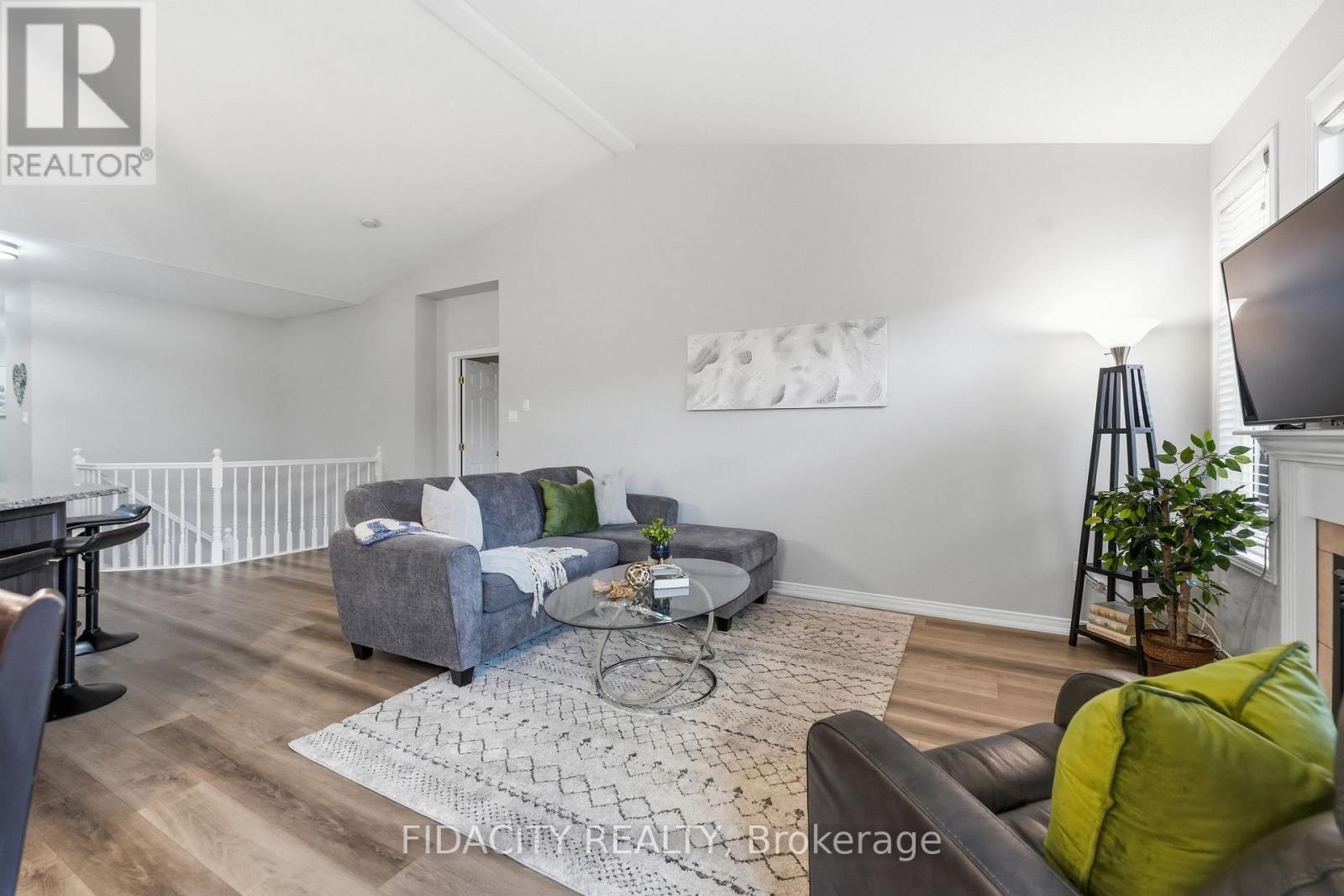 925 Burwash Landing, Ottawa, ON