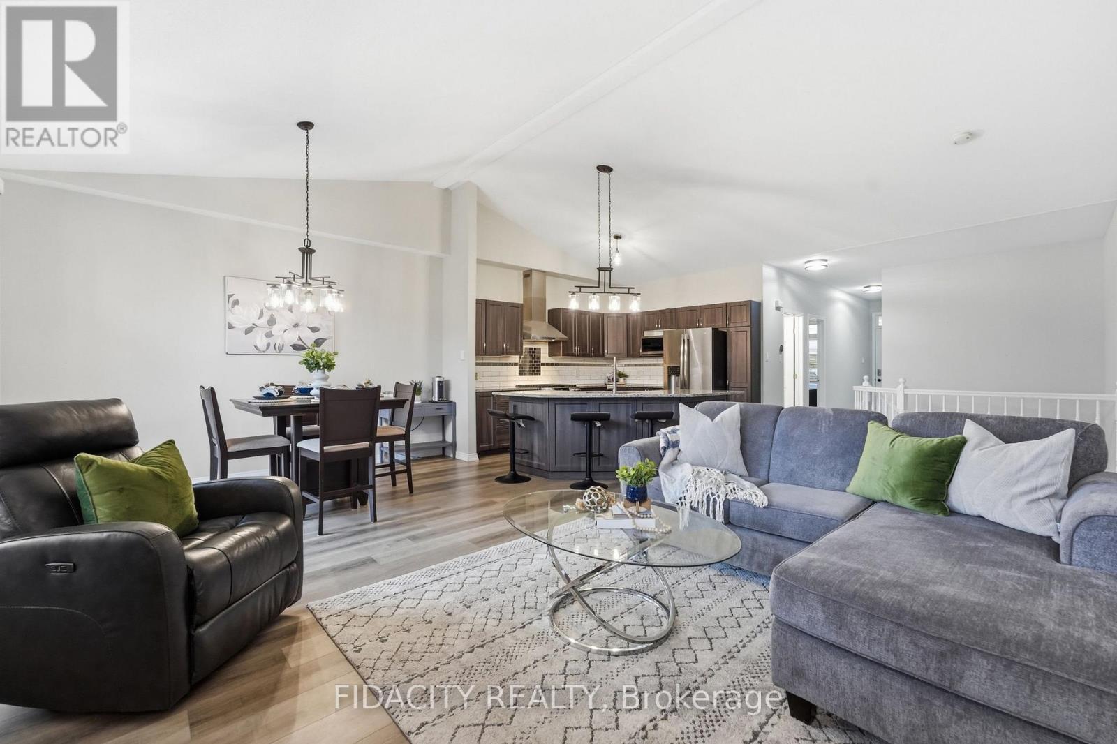 925 Burwash Landing, Ottawa, ON