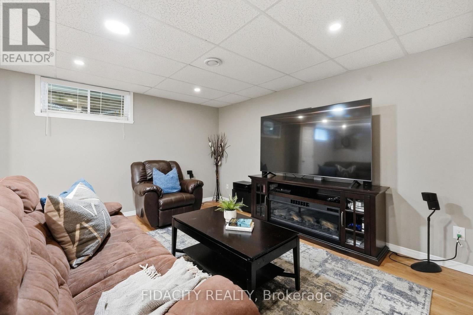 925 Burwash Landing, Ottawa, ON