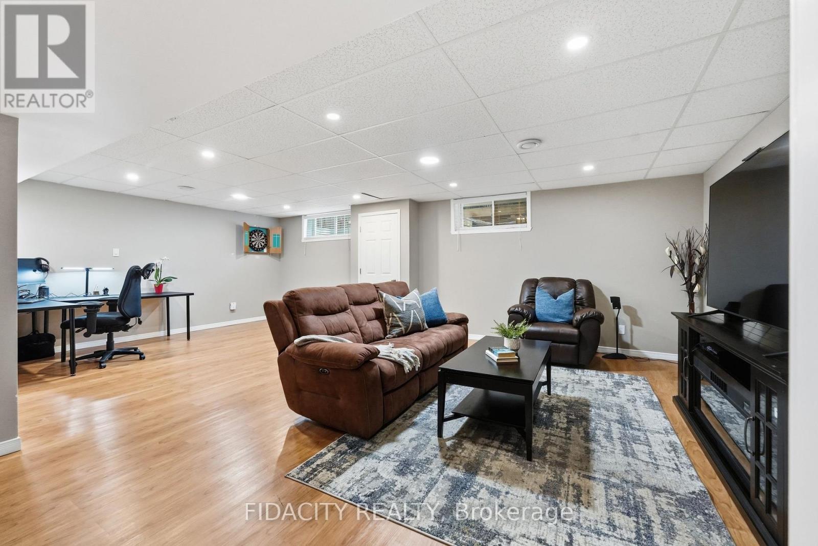 925 Burwash Landing, Ottawa, ON